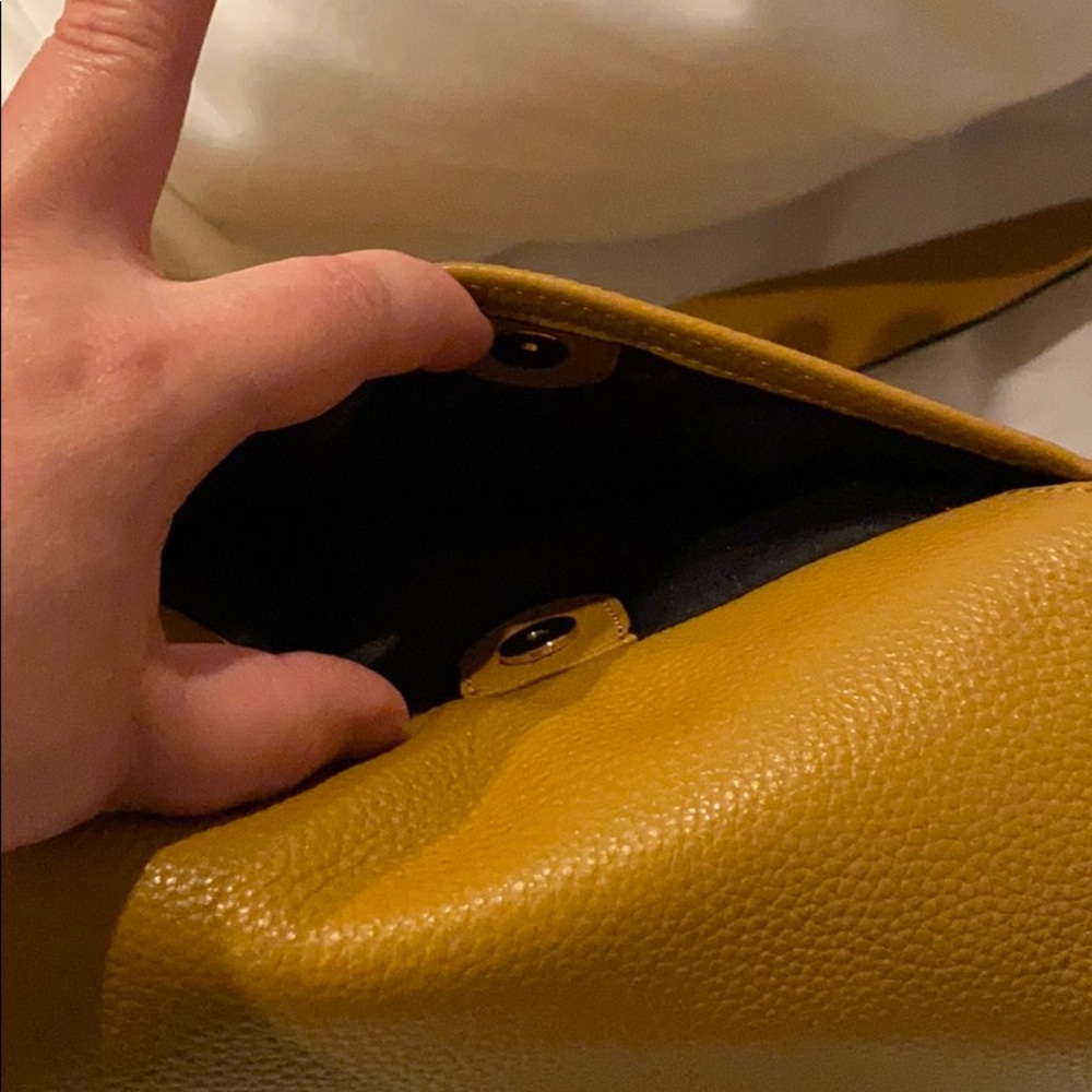 Vince Camuto leather shoulder/crossbody purse - Picture 5 of 9